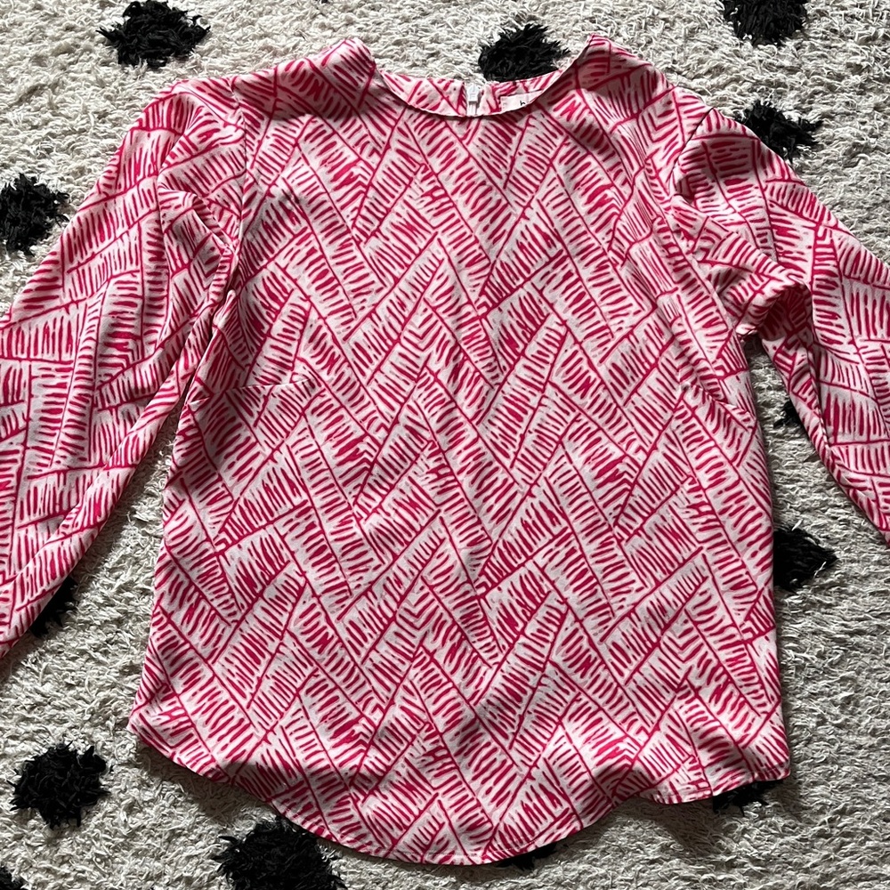 Bartle b. Size small Women's Dark Pink Patterned Top with back zipper